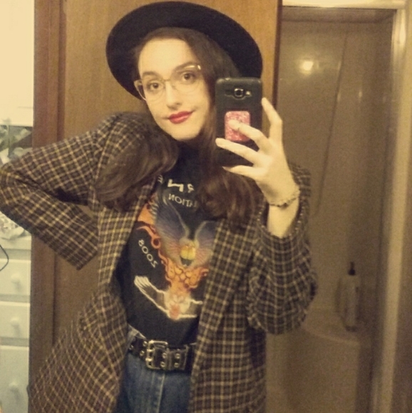 Meet your Posher, Catt - Picture 2 of 4